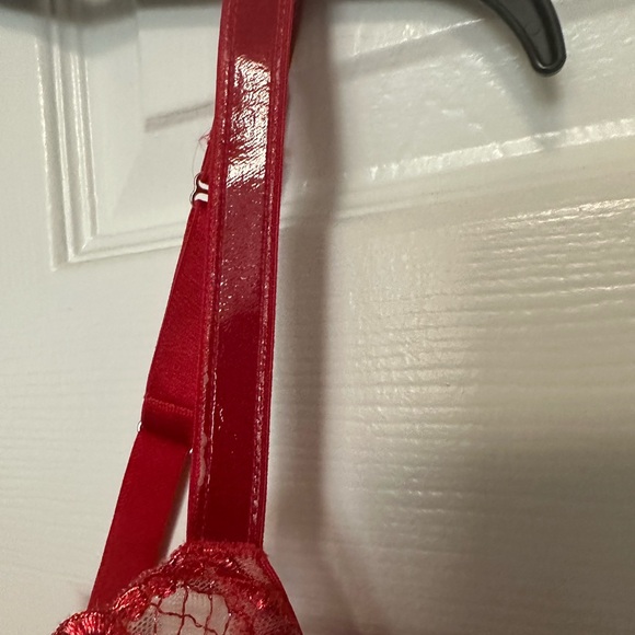 SAVAGE X FENTY 38DDD red balconette, sheer w/red glider threaded hearts - Picture 4 of 6